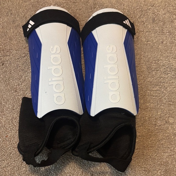 Adidas youth White & Blue Shin Guards size medium ages 5-8 height 3’ 4” - 4’ 5” - Picture 1 of 4